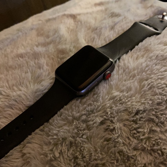 Series 3 Apple Watch 42mm (GPS + Cellular) - Picture 2 of 6